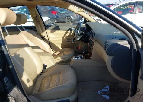 2005 Volkswagen Passat Glx from USA, damaged, VIN WVWTU63B35E041329